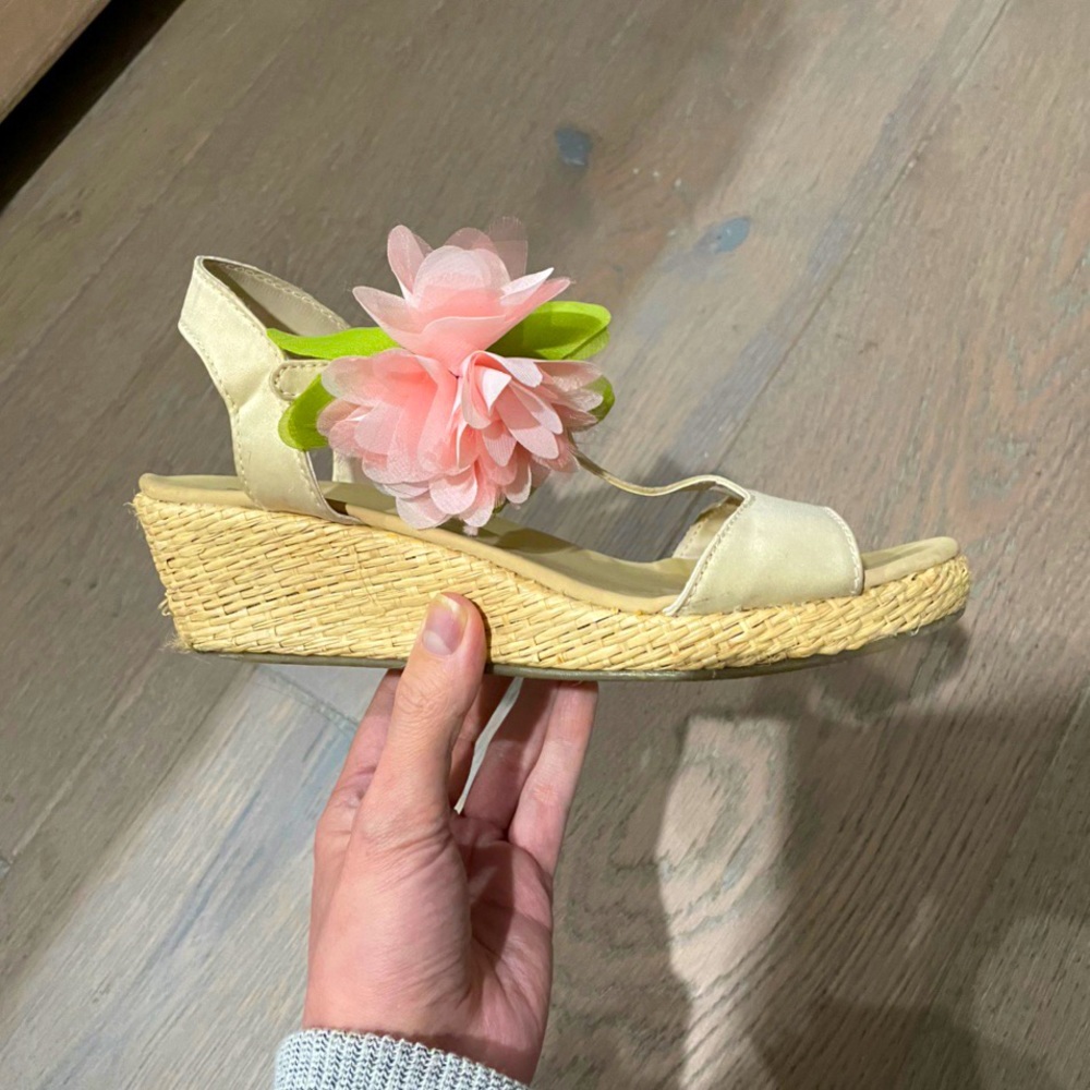 Vintage Gap grass wedges with flowers- fairy heels